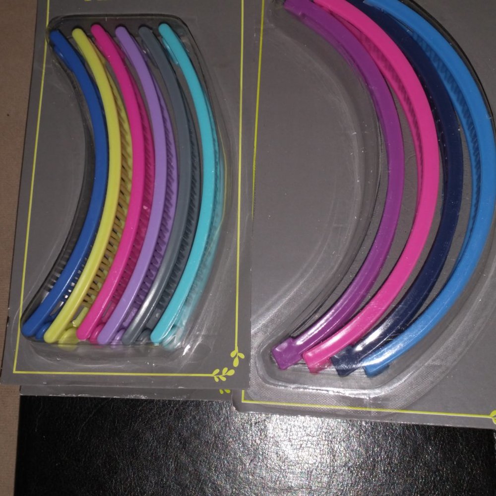 80's Banana Hair Clips - Picture 2 of 4